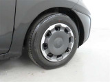 装着タイヤサイズは、185/65R15です。