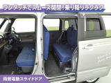 両側パワースライドドアなので、荷物で手がいっぱいの時でも無理なく開ける事が出来ます。