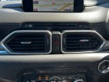フルオートエアコンで運転席と助手席で別々の温度設定も可能です♪
