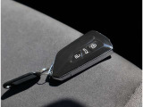 ■イモビライザー標準装備のエンジンキー 「イモビライザー」専用キー側のIDコードと車両側のIDコードを照合し、一致すればエンジンを始動させることができる盗難防止機能。