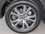 純正215/50R18インチアルミホイール付きで見た目もグッドデザイン!