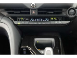 左右独立温度コントロールフルオートエアコンです。運転席、助手席それぞれで独立して温度設定ができます。冷え性の方が乗っても安心ですね♪