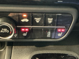 運転席と助手席には寒い時期に大活躍のシートヒーター付です。