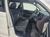 落ち着いた運転席空間で、毎日の移動も快適にお過ごしいただけます。