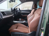 高級家具のような質の高いレザーを採用するのはAudiのクルマづくりの哲学のひとつです。体の大きなドイツ人が座っても頑丈な耐久性があります。シートヒーター付きですので冬でも大変心地良く運転をして頂けます