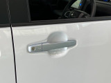品質へのこだわり!フロアマットやシートなど車内をキレイに清掃し、ニオイや汚れなどを徹底的にクリーニングしてもらっております。室内はピカピカです☆