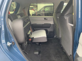 N-ONEの2列目シートは跳ね上げられます!荷室に荷物を積み込みにくいときは2列目もご活用いただける作りです!背の高い荷物を横に倒さずに置きたい場合などに有効ですよ!