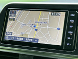 鮮明な地図表示で、スムーズなナビゲーションを実現。現在地や周辺情報をリアルタイムで確認でき、安心してドライブを楽しめます。
