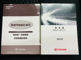 メンテナンスノート・お車の取り扱い説明書・ナビの取り扱い説明書・カギも2つございます♪
