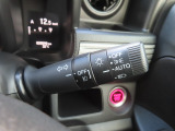 オートライトコントロールは車外の明るさををセンサーが感知し、スモールライトとヘッドライトのON/OFFを自動的にコントロール!!ライトの消し忘れ防止にもなります。