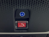 車内天井の赤い「SOS」ボタンは、事故・急病・危険を感じた際にワンプッシュでHonda緊急サポートセンターへつながる緊急通報機能です。