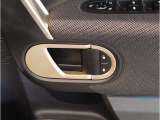 車の乗り降りの際に必ず触るドアハンドルです。使用感が気になる方はお気軽にお申し付けくださいませ。