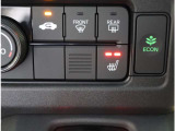 運転席用シートヒータースイッチ。2段階で調節できるのでお好みに合わせてご利用ください。