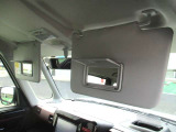 運転席、助手席バニティミラー付き☆