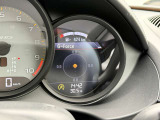 手厚いサポートを提供する「ポルシェ自動車保険」を取り扱っております。オリジナル補償(無償)が付帯し、万が一の際も正規販売店ならではの確かな安心でオーナー様を支えます。保険選びもお気軽にご相談ください。