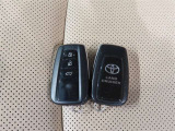 スマートキーです。スペアも付いております。