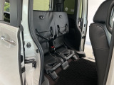 リアシート座面を持ち上げると、背の高い荷物を積むのに便利なトールモードに変身します!多彩なシートアレンジで使い勝手良好!