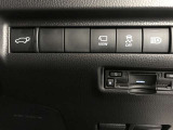 後ろが狭くてもサッと積める。途中で止められる安心のバックドア。後ろの駐車スペースが狭い時に重宝しますよ♪
