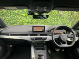 Audiのインテリアはエクステリア同様、優れたデザイン性とクオリティ、そして機能性を兼ね備えております。