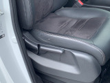 ■ハイトアジャスター■リクライニングだけでなく座席の高さも調整できるので運転のしやすい姿勢を微調整できるので長い運転でも疲れにくいですよ!ご自身にあったドライビングポジションで運転しましょう