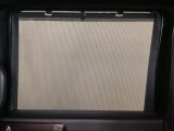 ロールサンシェイドは、太陽光を防ぐので冷房の効きを良くする効果もあるんです。エアコンを控えめにすれば燃費向上も見込めますよ。
