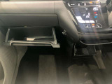 車検証入れになどにも使える便利な収納BOXあります。