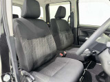 高いホールド性で運転姿勢が安定します。長距離ドライブでも疲れにくいのが魅力です。快適なドライビングライフをお送りください♪