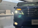 夜間走行の様々な局面に対し、LEDヘッドランプで視認性をしっかり確保。ハロゲンヘッドランプのおおよそ2倍の光量で、広範囲に明るくドライバーをサポートしてくれます。