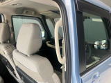 小さなお子様やご年配の方の乗車の際に乗り込みサポートのグリップがついてます。