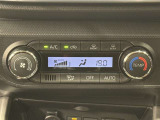 お好みの温度に設定すれば、車内の温度を検知し自動で調整してくれるオートエアコン!暑い、寒いと何度もスイッチを操作しなくても済みます☆☆