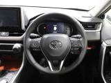 各操作スイッチなどもハンドルから手を放すことなく操作可能で安全運転に支援いたします!