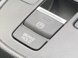 電動パーキングブレーキ・オートブレーキホールドです。ボタンを引っ張るだけでサイドブレーキがかかります。オートブレーキホールドは信号待ちや渋滞でもブレーキを踏み続ける必要なし!楽に運転できます!