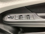 【運転席ドアスイッチ回り】パワーウィンドー[ロック機構]・電動格納式リモコンドアミラースイッチがまとまっているので操作しやすいです。