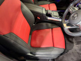 メルセデスのシートは、少し硬めに出来ておりますので、長時間の運転でも疲れにくく、安全にドライビングをお楽しみ頂けます