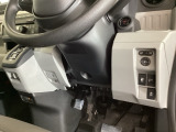 左側に高速で便利なETCがあり、横滑りを防ぐVSAなどのスイッチは、運転席の右側、手の届きやすい位置にあります。