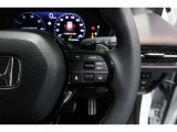 Hondaセンシングの機能のひとつ、アダプティブクルーズコントロール付!アクセルから足を離しても設定したスピードと前車との車間を保ち走行してくれます!車線維持もアシスト☆高速道路で疲労軽減ですね☆