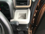 前席のドリンクホルダーです。