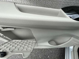 助手席ドア内側 車検証入れなど収納有り