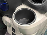 運転席側掘り込み式インパネカップホルダー