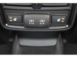 後席にも寒い時期には便利なシートヒーターとスマホなどの充電に便利なUSBポートがございます。