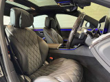 メルセデスのシートは、少し硬めに出来ておりますので、長時間の運転でも疲れにくく、安全にドライビングをお楽しみ頂けます