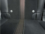 ◆ISOFIX◆シートベルトいらずでチャイルドシートと固定金具を連結するだけでガッチリ固定できます。