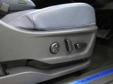 運転席にパワーシート機能を装備します。