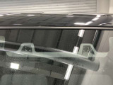 【デュアルカメラブレーキサポート】フロントガラスに設置した「ステレオカメラ」が、前方のクルマや人を検知。夜間の検知にも優れ、万一の危険を察知し、衝突被害軽減ブレーキなどで衝突回避をサポートします。