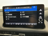HondaCONNECT対応の便利なナビディスプレー。お持ちのスマートフォンと連携して、ナビやBluetoothでの音楽再生が可能です。デザインはもちろん、操作性も良好です。