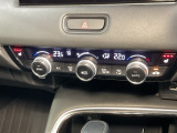 操作性の良いエアコンパネル。前席シートヒーターで寒い冬も快適ドライブ。