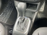 JEEPらしい味付けで路面から突き上げるようショックは良く吸収され、ソフトではないが節度感のある乗り心地。
