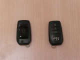 中古車としてスマートキーが2個あるのは重要なチェックポイント!バックドアの開閉ボタンも付いています。離れたところからの開け閉めや、手荷物があるときに便利です♪