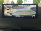 360&deg;ビューモニターでは、両サイドとフロント、バックカメラの合成で、あたかも上空から見下ろした様に周囲を確認して頂けます。駐車場だけでなく、T字路等でも活躍のアイテムです!