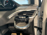 運転席側にも便利なドリンクホルダー。
